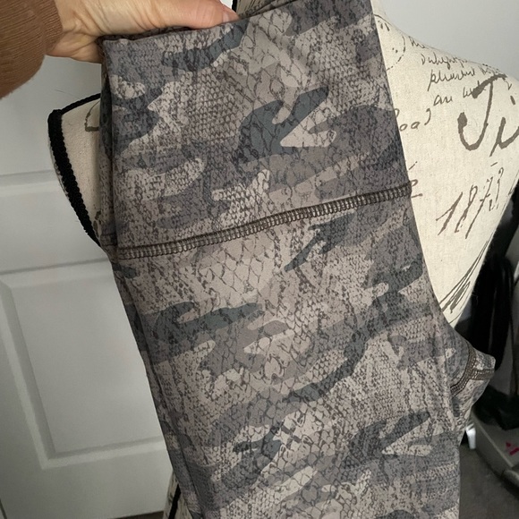 Evolution and Creation Brianne Legging Medium - Picture 2 of 4